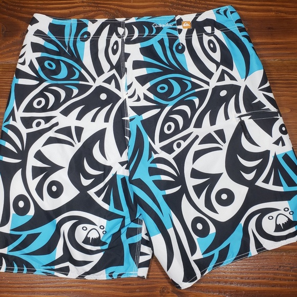 Quicksilver Mens Board Shorts Size 38 - Picture 2 of 3